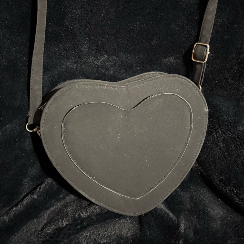 Black heart purse